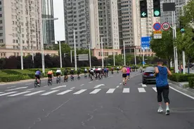 CBD内环路成骑行“打卡地”，郑州哪里能实现“骑行自由”？ | 关注骑行安全③图片