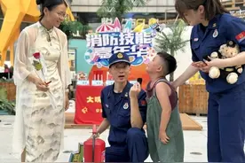过瘾！消防宣传进夜市，解锁安全新技能图片