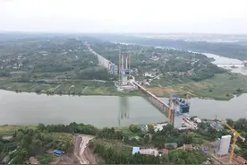重难点工程新突破 成达万高铁首座特大桥封顶图片