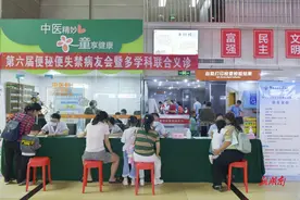 小儿便秘失禁？尽早治疗干预和家长的正向鼓励很重要图片