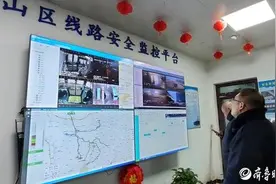 济南迎来寒潮降雪，山路上的公交车该咋坐？图片