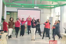 武汉光谷花山：居民团体自娱自乐，迎新联欢活力四射图片