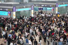 创新高！假期首日成都东站发送旅客36.1万人次图片