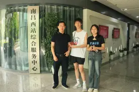 南昌西站综合服务中心：7873件遗失证件安全到家图片