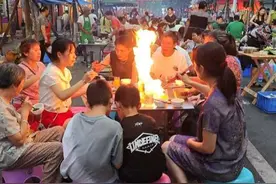 四川石棉：烧烤啤酒节落幕  继续升腾的是人间烟火图片