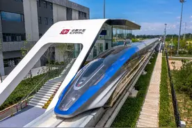 国产时速600公里磁浮列车“开进”世界制造业大会图片