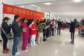 武汉邓南街鞋尖村知青故地重游 为第二故乡发展建言献策图片