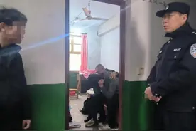 男子负气离家独自骑行700多公里，湖北阳新民警助其安全回家。图片