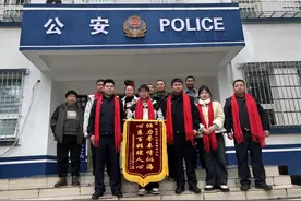 新春走基层·贵警护平安 | 一面锦旗背后的22年寻亲故事图片