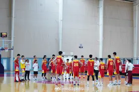 张镇麟旧伤复发暂退中国男篮集训队图片