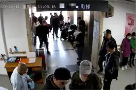 又双叒叕出手救人！吉大一院神经内科护理平台护士挺身而出为患者家属实施救治图片