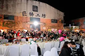 吃坝坝宴、逛文创园、看川剧表演 成都成华跨年夜滋味别样浓图片