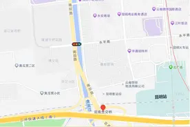 注意！官南立交上层这个路口实线变虚线 变道更方便了图片