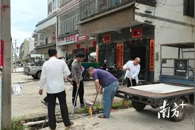 高州市分界镇：干群齐动手，扮靓家园喜迎国庆图片