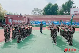 爱我国防 强国有我 青岛淮阳路小学开展军训活动图片