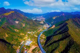安徽筑路十年 承载百业兴旺图片