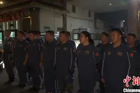 中国蓝天救援云南队从瑞丽口岸出境驰援缅甸图片