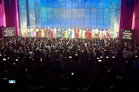 全场大合唱！法语音乐剧《巴黎圣母院》正式开启北京站21场演出图片