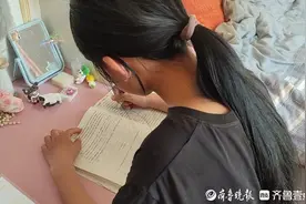次次都考班级第一，身处困境14岁女孩的“顶峰相见”图片