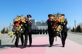 齐齐哈尔铁路公安处举行“传承英烈精神 牢记使命担当”清明祭扫活动图片
