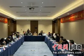 青春版豫剧《秦雪梅》上演 传统艺术焕发新生机图片