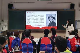 设置情境！这位好老师盘活思政课堂图片