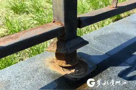 贵阳北站西广场围栏生锈 观山湖区高铁经济带服务中心：立即修缮图片
