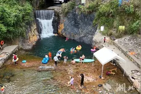 【融媒视点】崇阳：花样戏水搅热夏日“水经济”图片