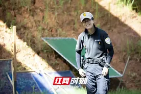 特写丨女特警周伟：柔肩担道义，用“半边天”的执着与坚守书写“警色”图片