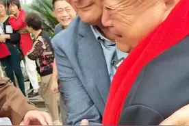 【视频】一块生日蛋糕，双胞胎兄弟等了整整六十年图片