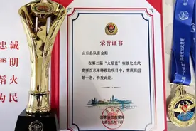 泰安消防员苗金阳勇夺全国百米障碍救助科目第一名图片