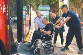 提升适老化出行服务水平图片