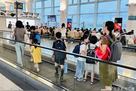中办、国办：鼓励设置中小学春秋假 北京家长热议……图片