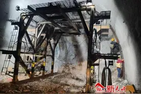 天陇铁路新麦积山隧道复工复产开启“加速度”图片