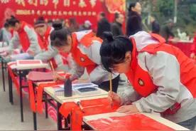 重庆渝北区：龙兴镇携手区书协送福送春联到乡镇图片