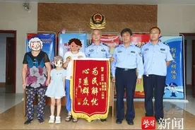 家长说“不听话就让警察叔叔抓你 ”走失的孩子看到民警就跑图片