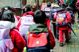 脊柱侧弯成儿童健康第三"危机" "护脊书包"是智商税吗？图片