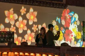 豫园换上“春日皮肤”！看九曲桥光影再现花朝盛景、《簪花仕女》国风舞，逛美妆市集...图片