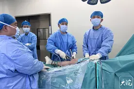 小叶医探｜安徽首例！用胶原蛋白给膝关节软骨“打补丁”图片