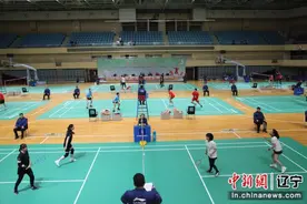 “我要上全运”十五运群众组羽毛球项目辽宁省选拔赛在阜挥拍开赛图片