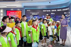 武汉经开区军山街道用“暑”不尽的快乐 “托”起孩子们的缤纷假期图片
