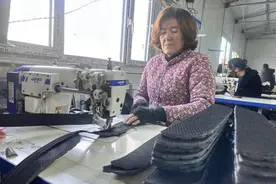 库尔勒市：汽车座套“裁”出致富蓝图图片