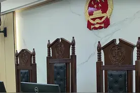 刚买23天的新车自燃烧了邻居家，车险能赔吗？图片