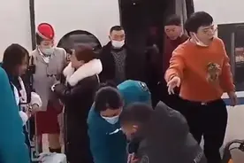 山东大学齐鲁医院（第一临床学院）学生在高铁上再次施救突发急症患者图片