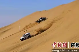 2024年“穿越之门”杯沙漠越野挑战赛在乌兰布和沙漠开赛图片