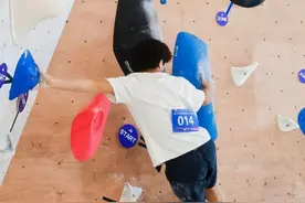 够燃！攀岩爱好者在这突破自我图片