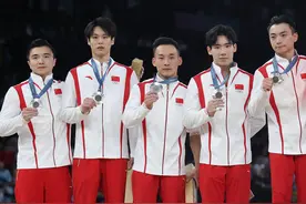 两次掉杠，中国体操男团遗憾和金牌擦肩而过图片