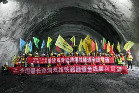 川青铁路德胜隧道顺利贯通，镇江关至黄胜关段有望年内通车图片