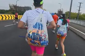 马拉松现场，这对男女选手被曝光！网友：太过分图片