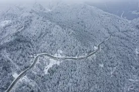 穿越高楼山图片